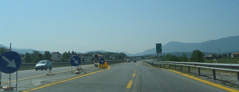 Wechsel vom alten, zu einem weiteren sanierten Abschnitt. 60 km/h.