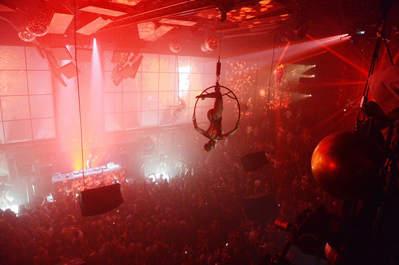  Mandalay Bay - LIGHT Nightclub - Dance floor wide red Photo by Denise Truscello