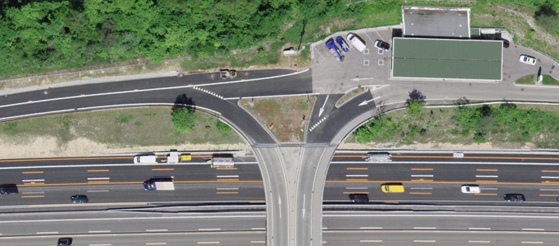 Linksverkehr bei der Autobahnraststätte Kemptthal